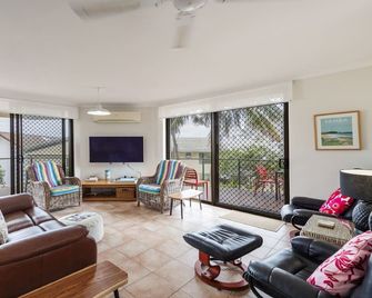 Namanula 3 - Lifestyle Yamba - Yamba - Living room