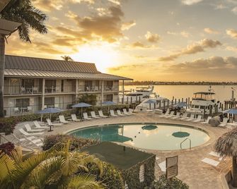 Cove Inn on Naples Bay - Naples - Pool