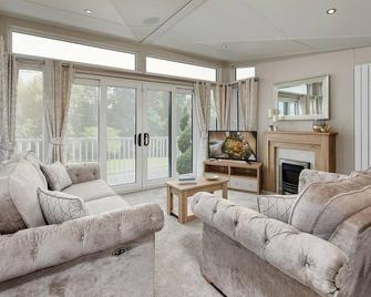 Pool - Fireplace - 2br Lodge - Petsok - Parking - Newquay - Living room