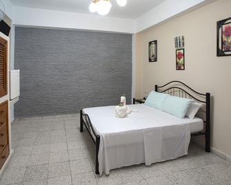 Rikis Hostal - Santa Clara - Habitación