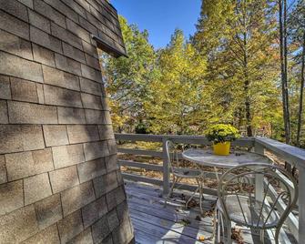 Sky Loft Bryson Studio 1 Mi From Fontana Lake! - Bryson City - Balcony