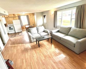 Cozy Sleeping Bear Dunes Cabin 1 - Honor - Sala de estar