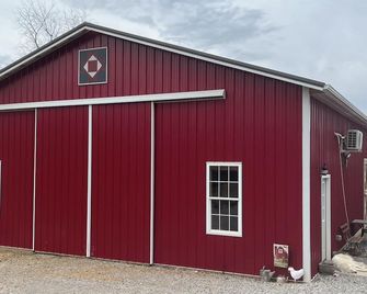 The Bunkhouse at 5c Red Barn, Llc - Wytheville - Building
