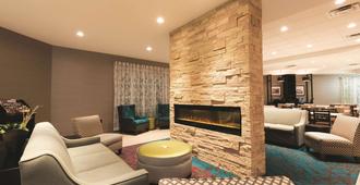 La Quinta Inn & Suites by Wyndham Lynchburg at Liberty Univ. - Lynchburg - Sala de estar