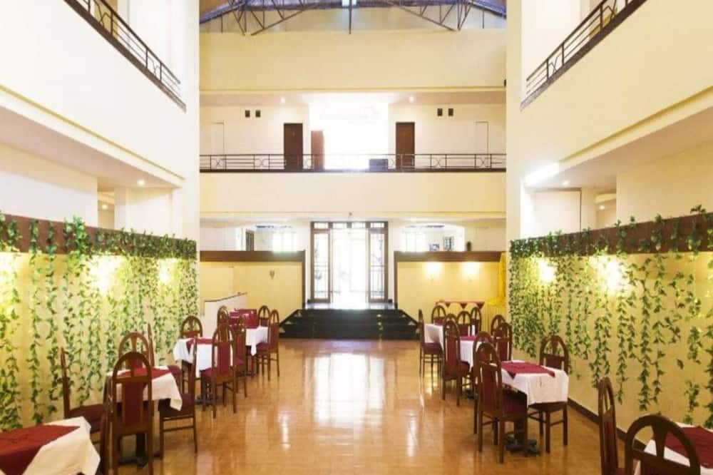 The Dhanhills - a valley view hotel in panchgani - Panchgani - Restaurante