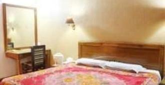 OYO Hotel Vivek - Jammu - Bedroom