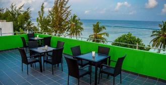 City Beach Hotel - Malé - Balcony