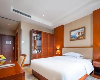 Hongcui Garden Hotel (Linyi Taisheng Plaza Branch) - Linyi - Bedroom