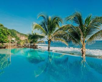 Puro Surf Hotel - El Sunzal - Piscina