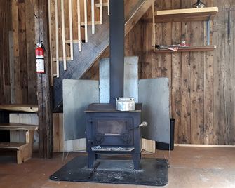 Rustic Quebec Cabin Rental for a Nature Getaway - Saint-Jean-de-Matha