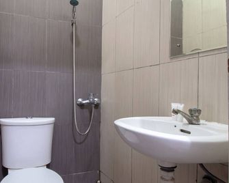 OYO 3253 Sofia Residence - Karawang - Koupelna