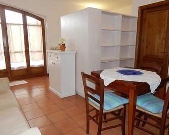 Studio apartment for 2 people near the center of Siena - Siena - Essbereich