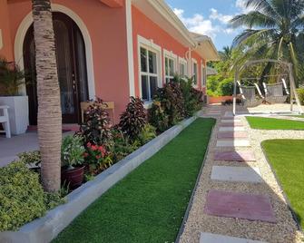Beautiful one bedroom apartment - George Town