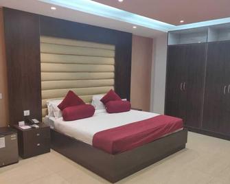 Chinmaye Inn - Bhāgalpur - Bedroom