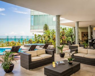 Fiesta Inn Cancun Las Americas - Cancún - Pool