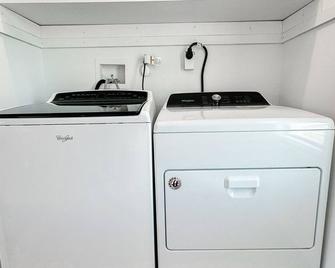 Lakeview Retreat in Ticonderoga, NY - Ticonderoga - Laundry facility