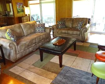 The Lodge @ Mayberry on 18 Acres And A Lake/Pond on The Blue Ridge Parkway - Meadows of Dan - Sala de estar