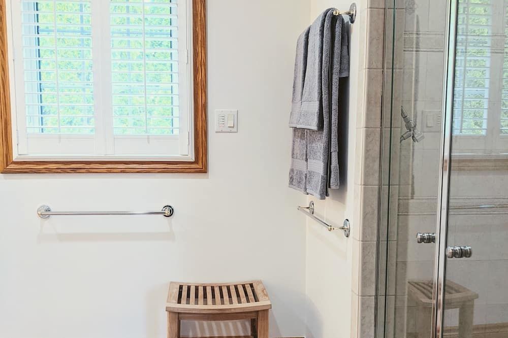 Other view of A poolside guest suite nested in a beautiful orchard along winery route