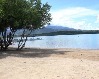 White Sandy Beach Menjangan - Gerokgak - Playa