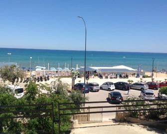 1) Holiday Home On The Beach, Central Area, Wi-Fi, Air Conditioning, Parking Space - Alcamo - Spiaggia