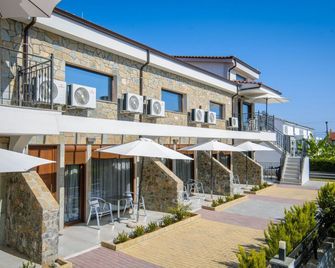 Stone Suites - Pefkochori - Gebouw