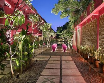 PinkCoco Gili Trawangan - Constant Surprises - for Cool Adults Only - Pemenang - Buiten zicht