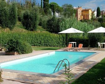 Sunlit home with pool - Fucecchio - Piscina