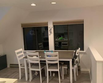 Lakeridge Family Retreat 3-bedroom Townhouse - Torrington - Eetruimte