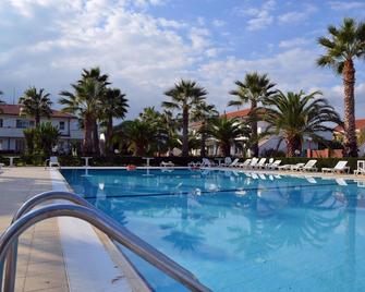 King's House Hotel Resort - Fondachello - Pool