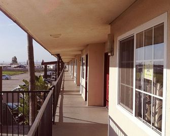 La Plaza Inn - Los Banos - Balcony