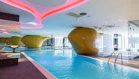 薩拉熱窩瑞士酒店 - 薩拉熱窩 - 游泳池