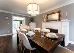 Family-Friendly 3 Bdrm | Office & Fast Wifi | Games Room - St. Catharines - Comedor