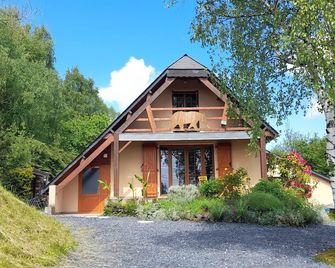 Gîte in a small village perched on a pièmont ridge in the heart of the Pyrenees. - Orincles - Bâtiment