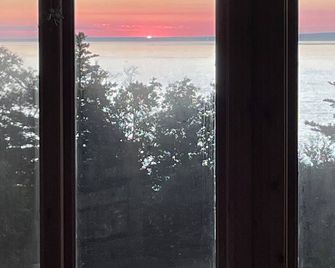 On the Edge of Fundy Private Cottage Getaway - Centreville - Balcón