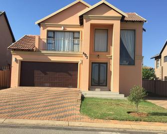 Double Room @ mullein - Centurion - Building