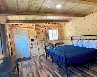 Pine Haven Lodging - Rockerville - Bedroom