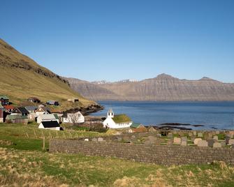 Lovely 4-BR house / Sea view / Nature - Gjógv - Edificio