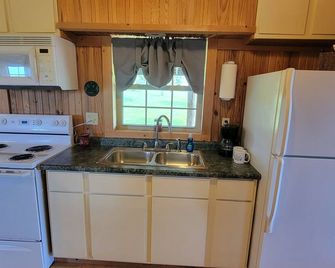 Peaceful retreat on the historic 1794 Litsey estate near Springfield, Kentucky. - Springfield - Cuisine