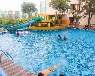 Compact and Mini Studio Great Western Resort Apartment - Tangerang City - Pool