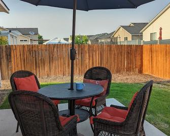 Clean, Classy home in quiet neighborhood - Caldwell - Patio