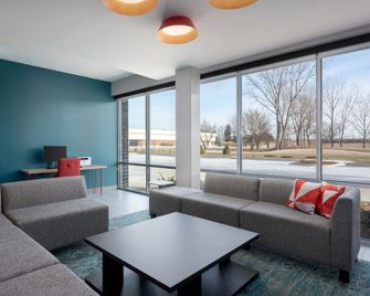 Avid Hotel Oak Creek By IHG - Oak Creek - Huiskamer