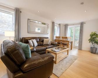 Edinburgh Aparthotel - Edinburgh - Living room