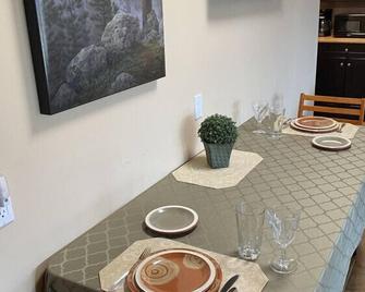 Pine Ridge, Log Home with Lake View and Backyard - Invermere - Dining room