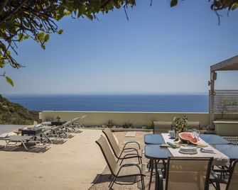Luxury Villa with Jacuzzi, Infinity Pool And Spectacular Sea & Mountain Views - Skala - Balkon