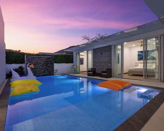 Villa Luna - Exclusive 4BR Residence in Phuket - Panwa - Pool