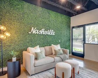 Probably On Broadway, Cozy Nashville Condo - Nashville - Living room
