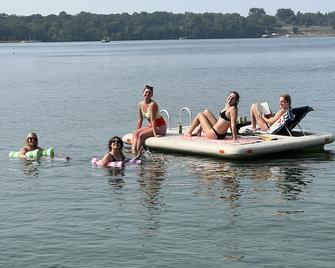 Spectacular Lakefront Retreat on 2 acres~ Perfect Large Family Getaway - Fergus Falls