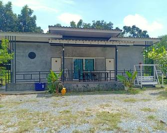 Capital O 75412 V Resort - Nakhon Nayok - Bina