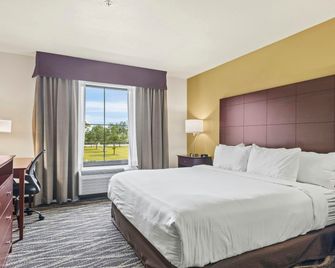 Cobblestone Hotel & Suites - Foley - Фолі - Спальня