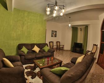 Kevenro Bungalow Bandarawela - Bandarawela - Living room